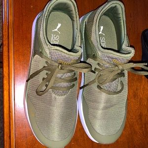 🟢 ARMY GREEN PUMA SNEAKERS 🟢
